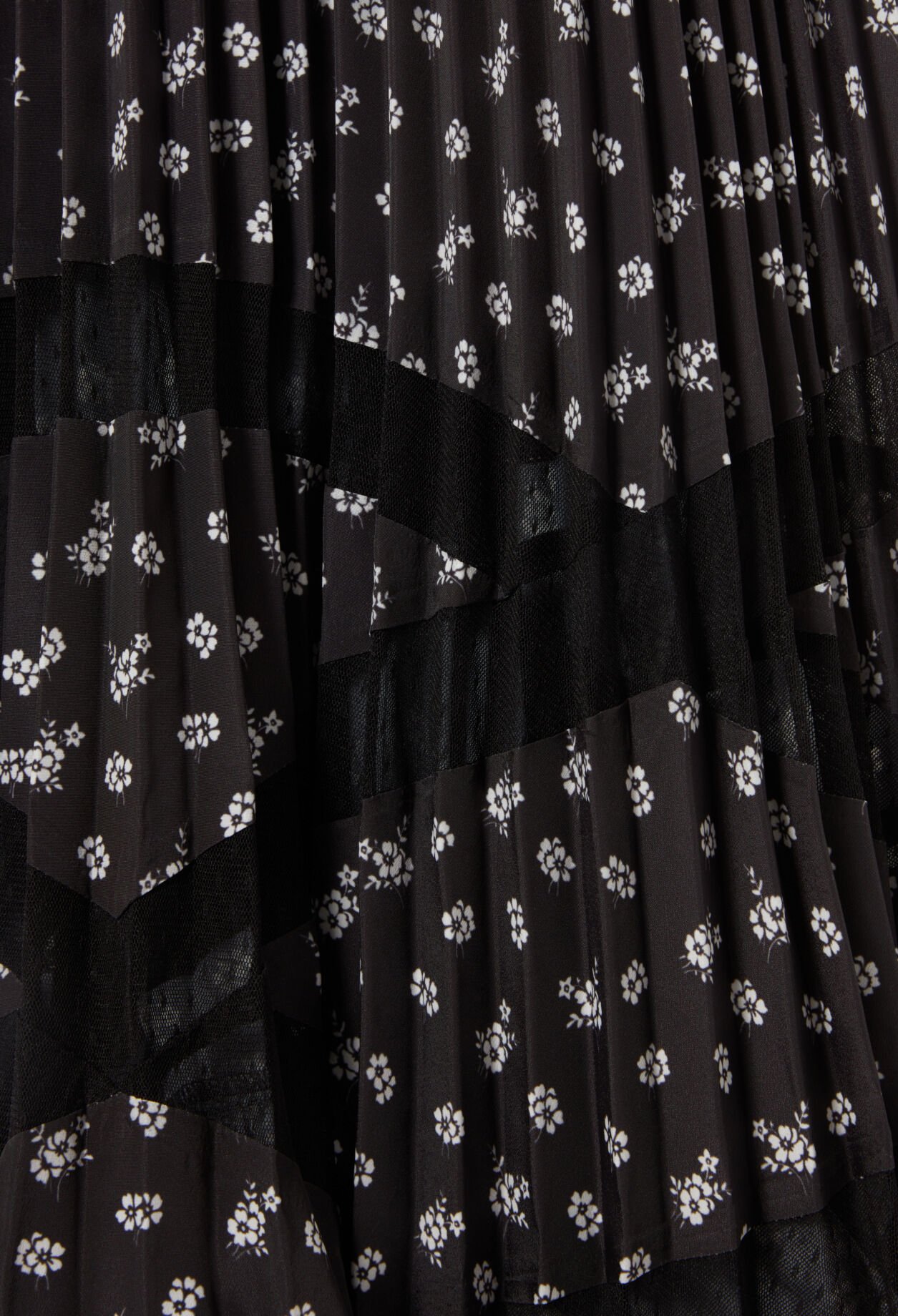 Asymmetric Floral Pleated Skirt