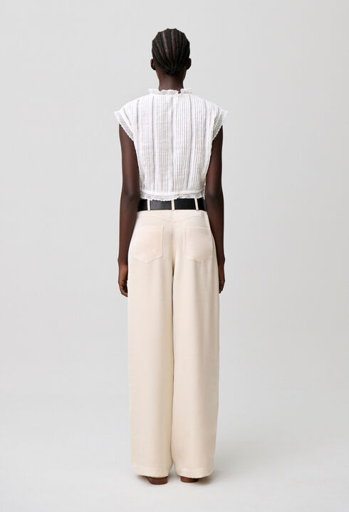 Sleeveless short shirt
