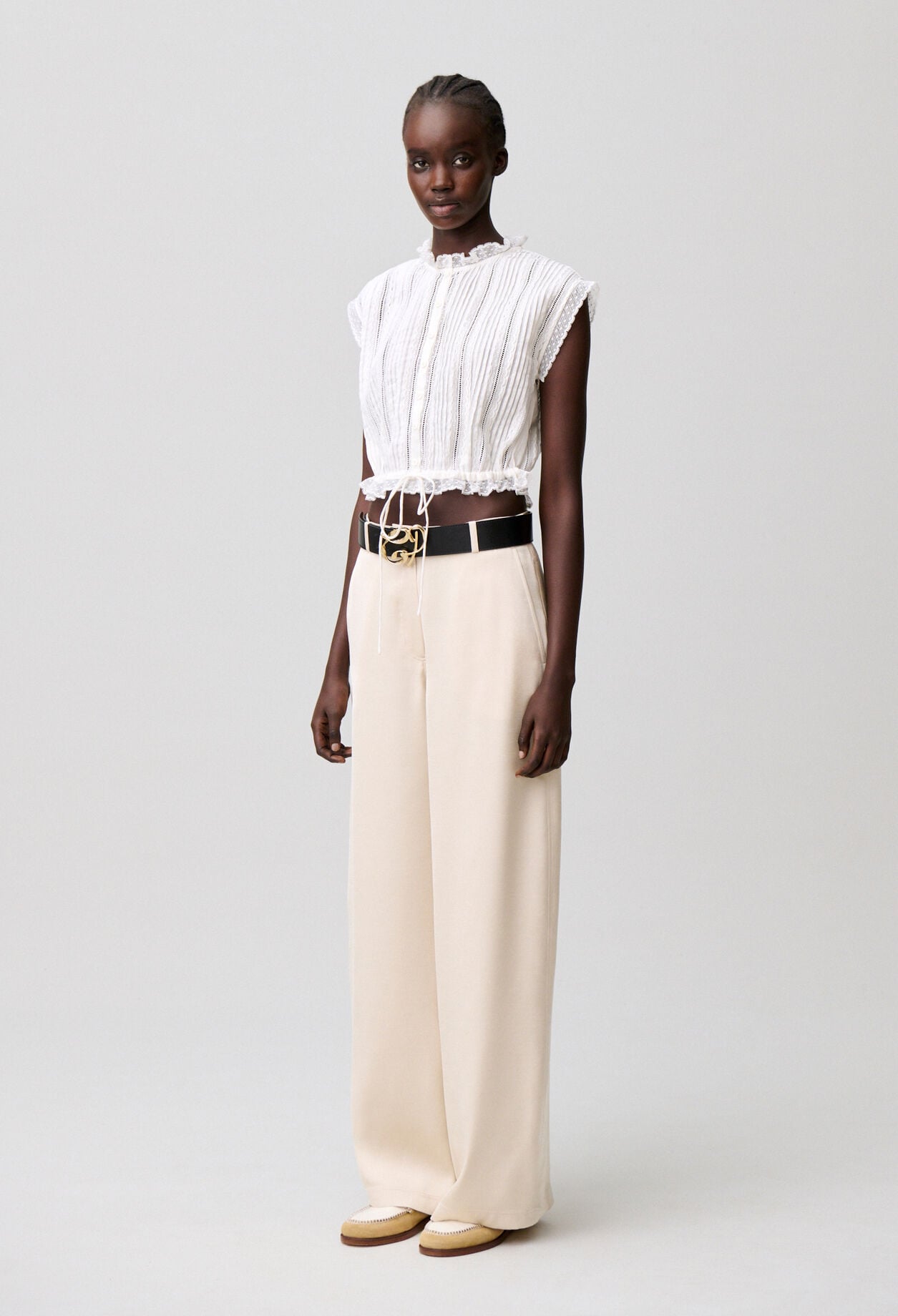 Sleeveless short shirt