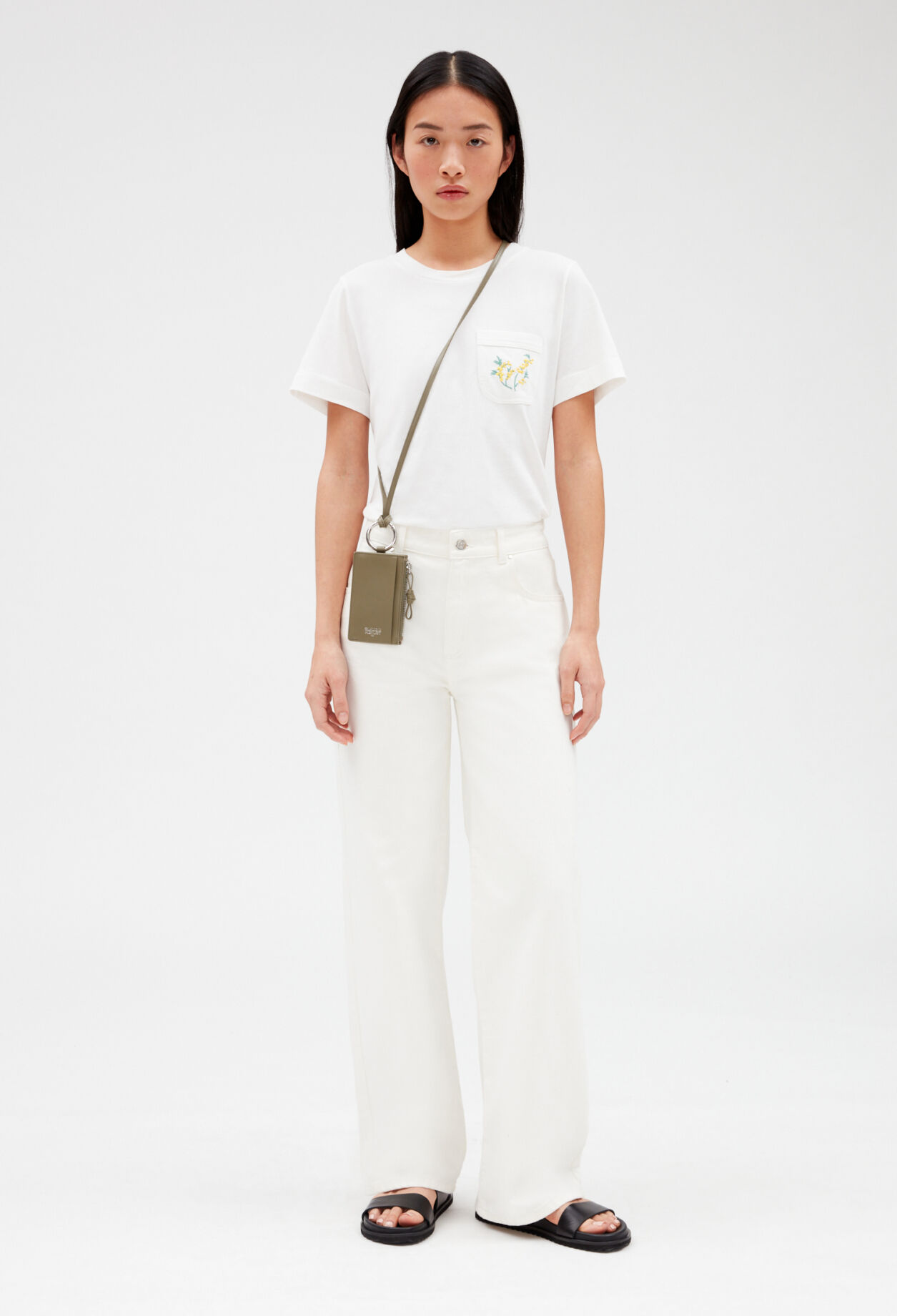 White T-shirt with embroidered pocket