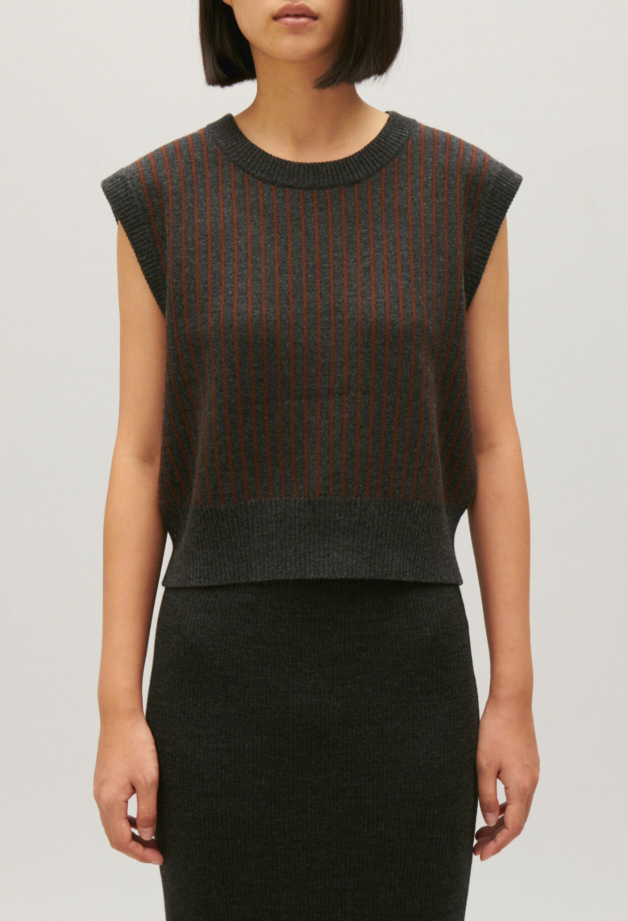 Sleeveless stripy knit jumper