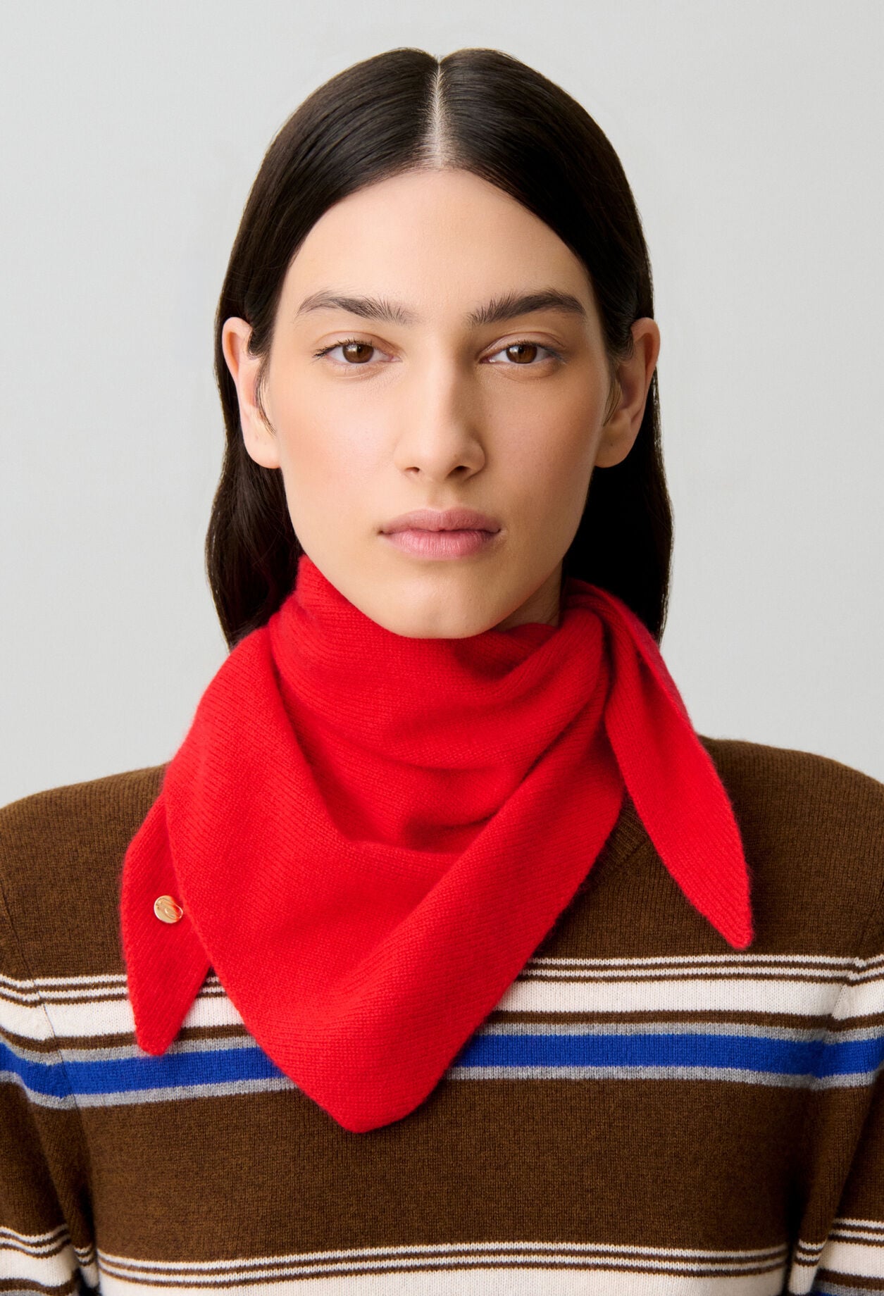 Triangular wool scarf
