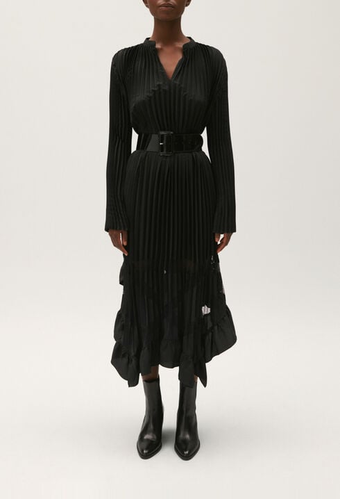 Robe noire longue plissée à volants