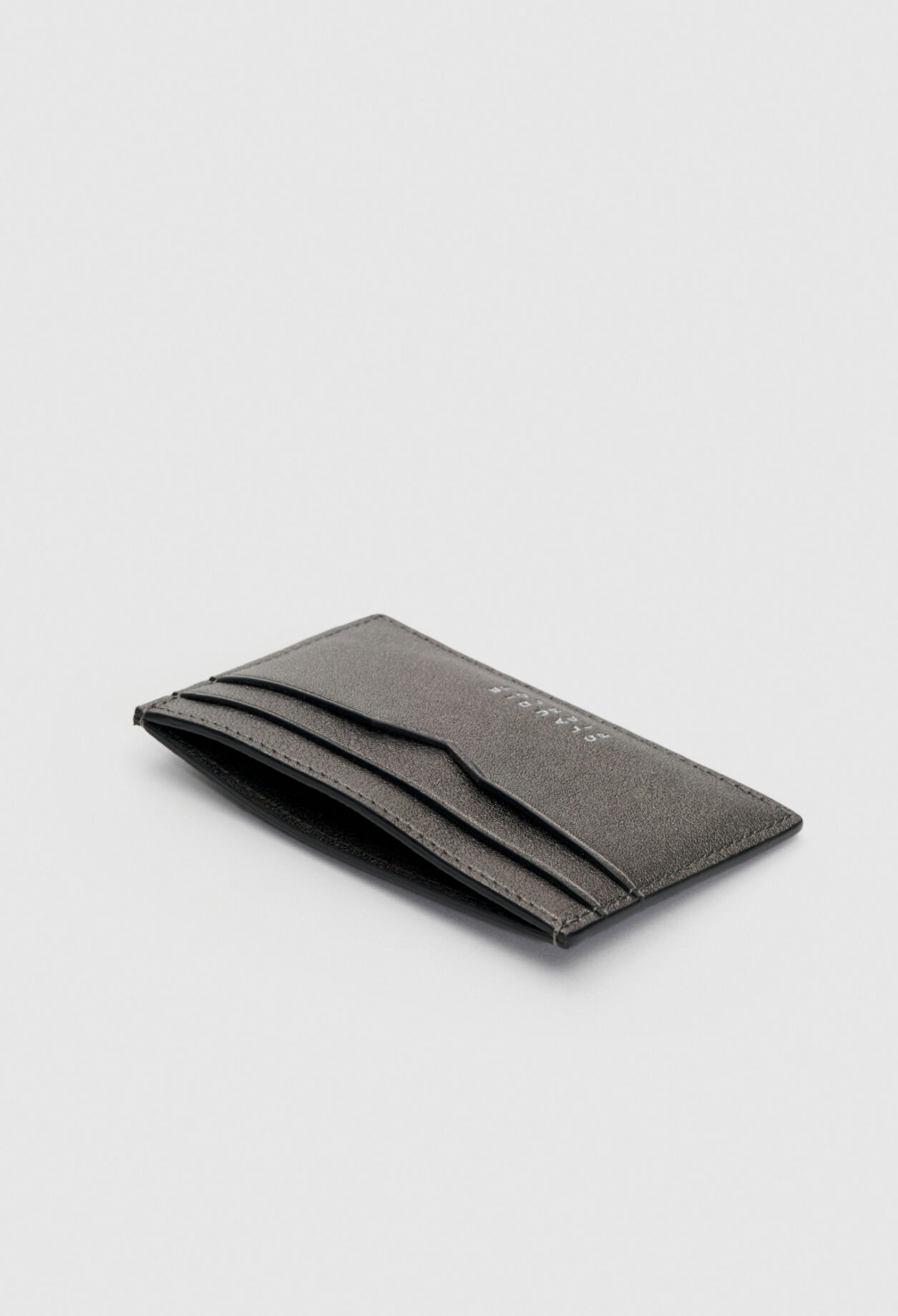 Responsible leather card holder