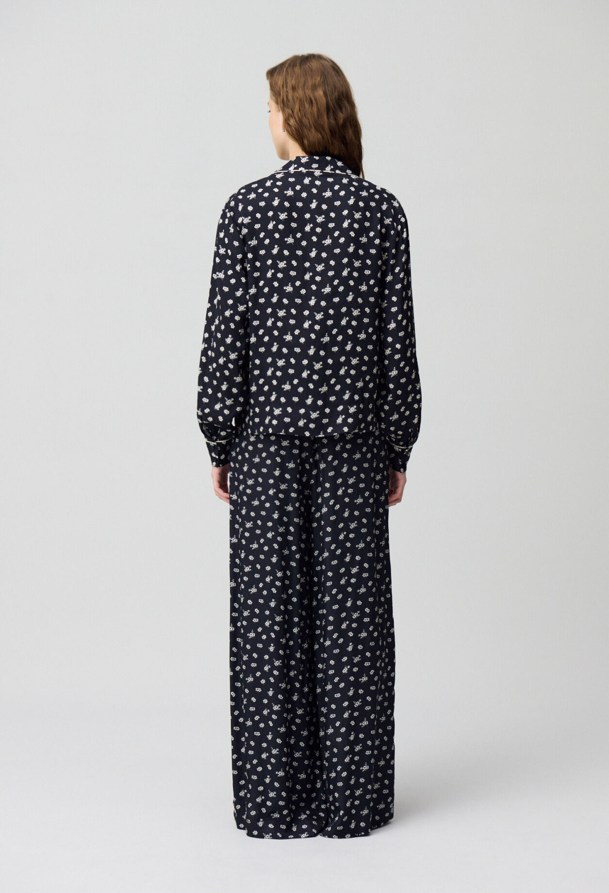 Short fluid blouse