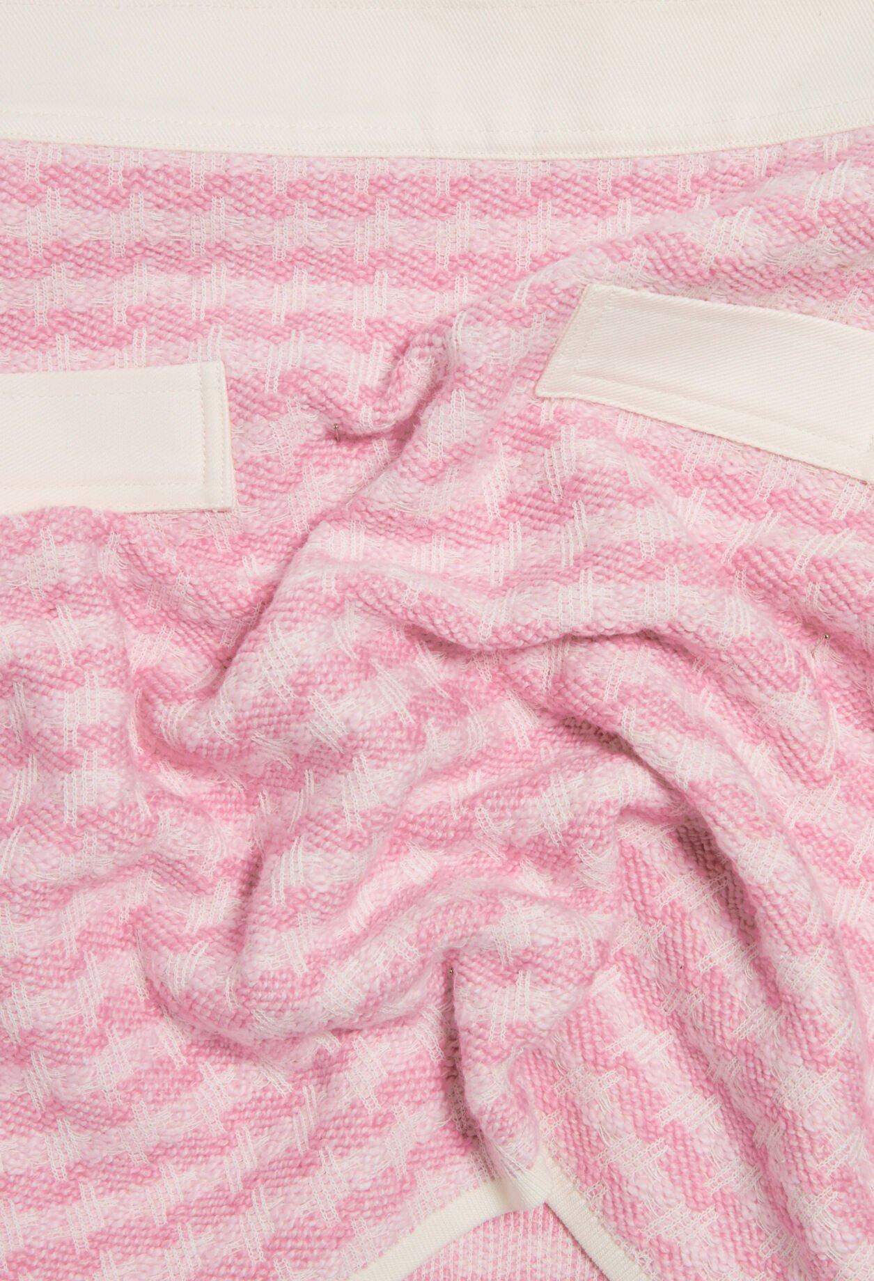 Short, two-tone knit skirt