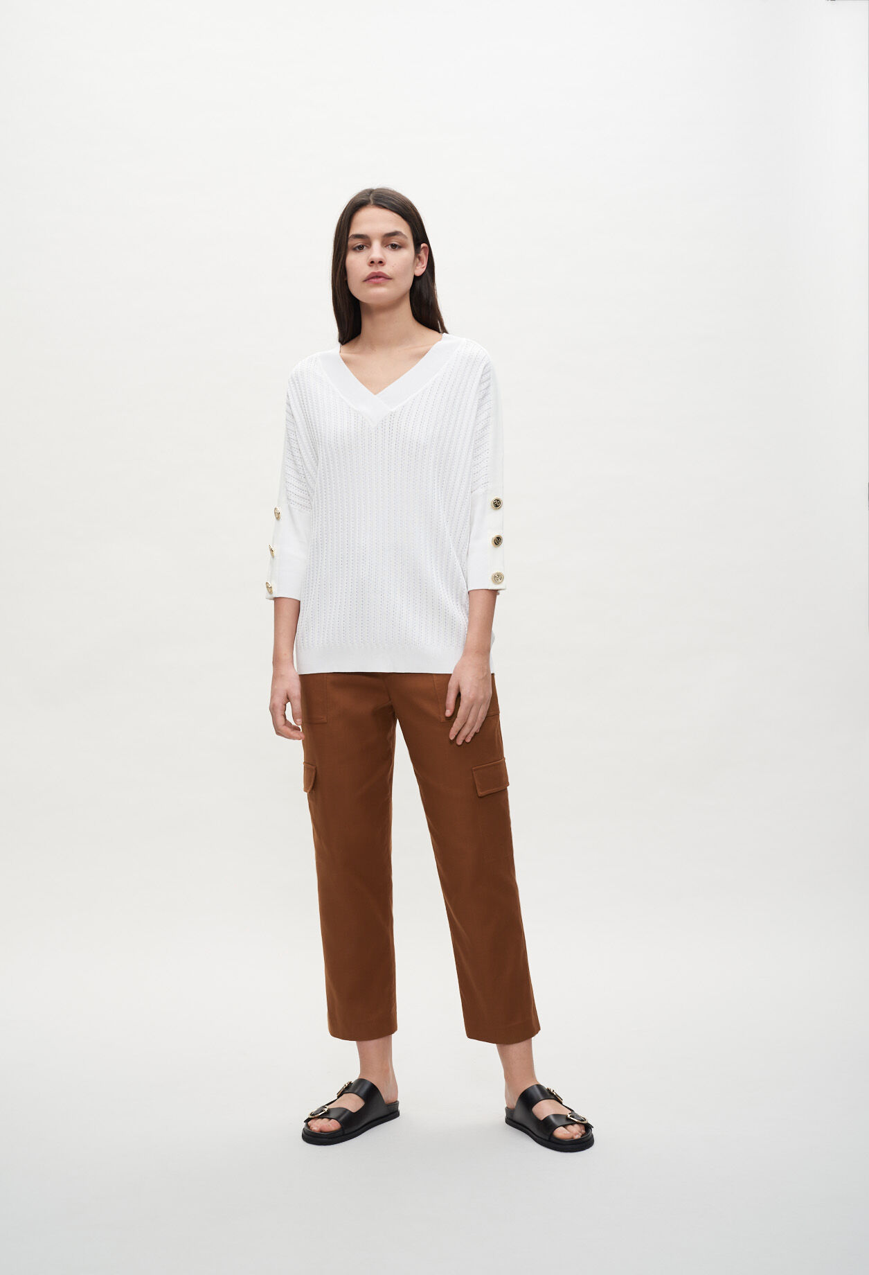 Buttoned jumper with mid-length sleeves