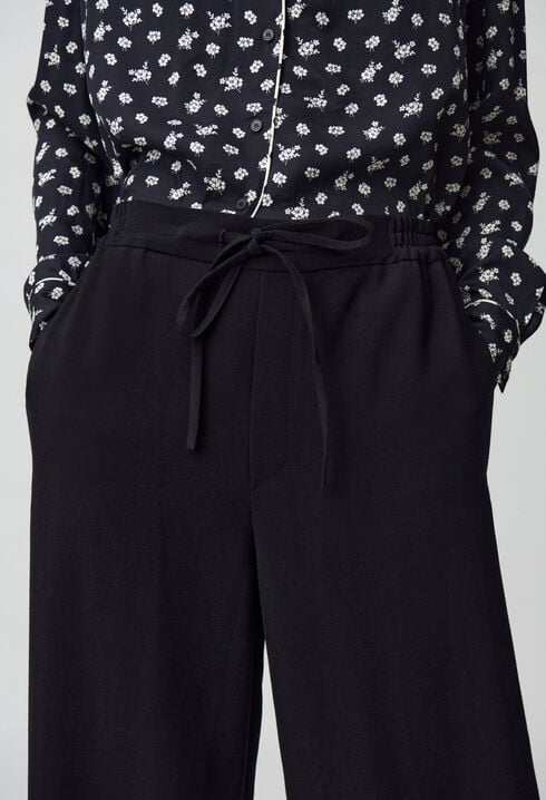 Elasticated fluid trousers
