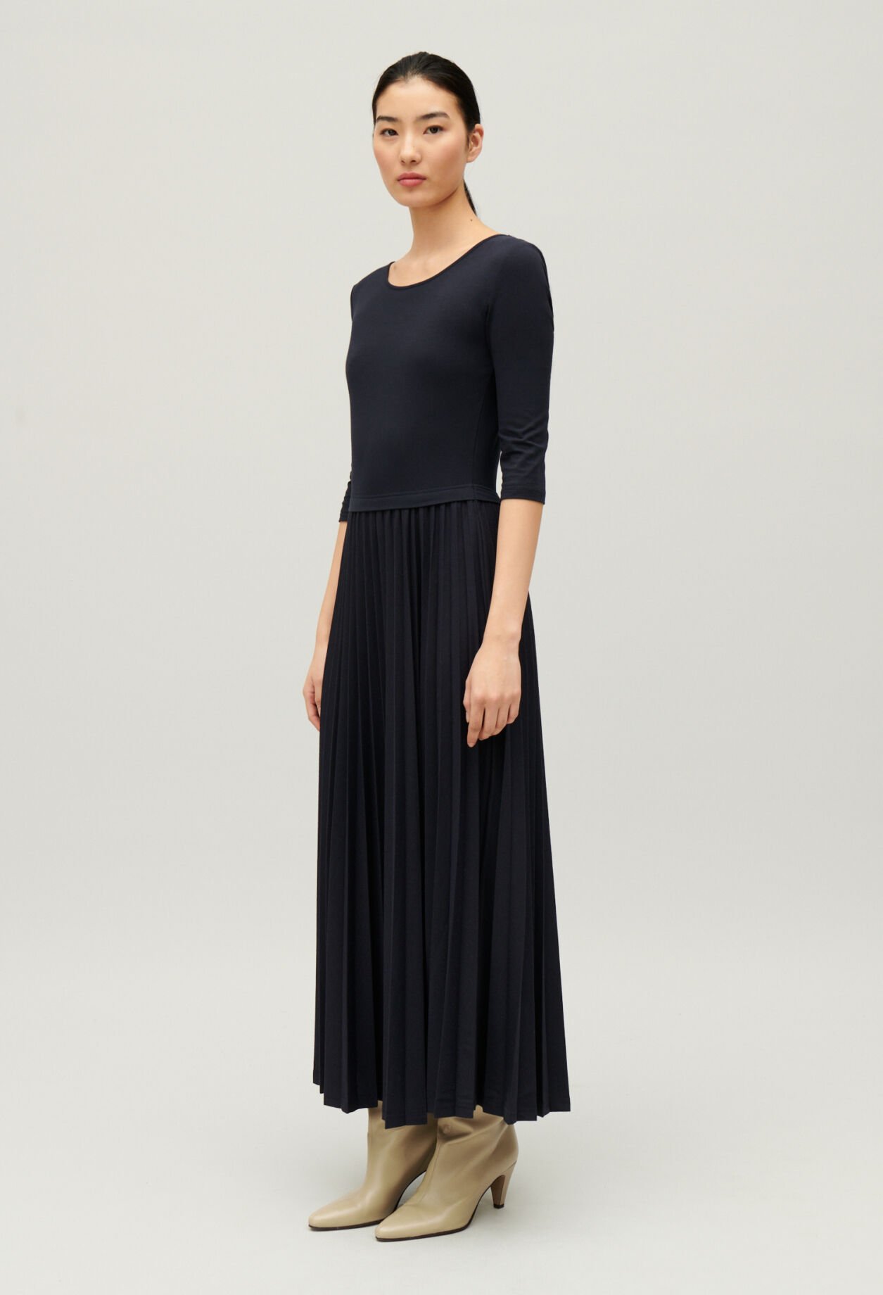 Twist two-tone pleated maxi dress