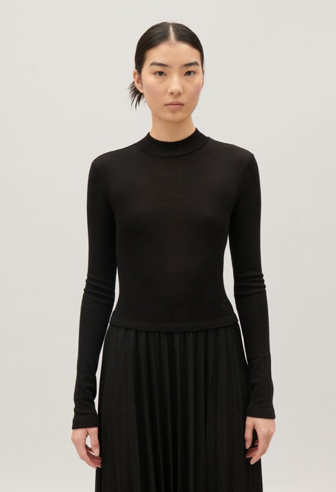 Twist black pleated knitted dress