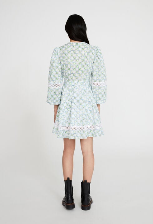 Robe imprimée bleue à galons de dentelle
