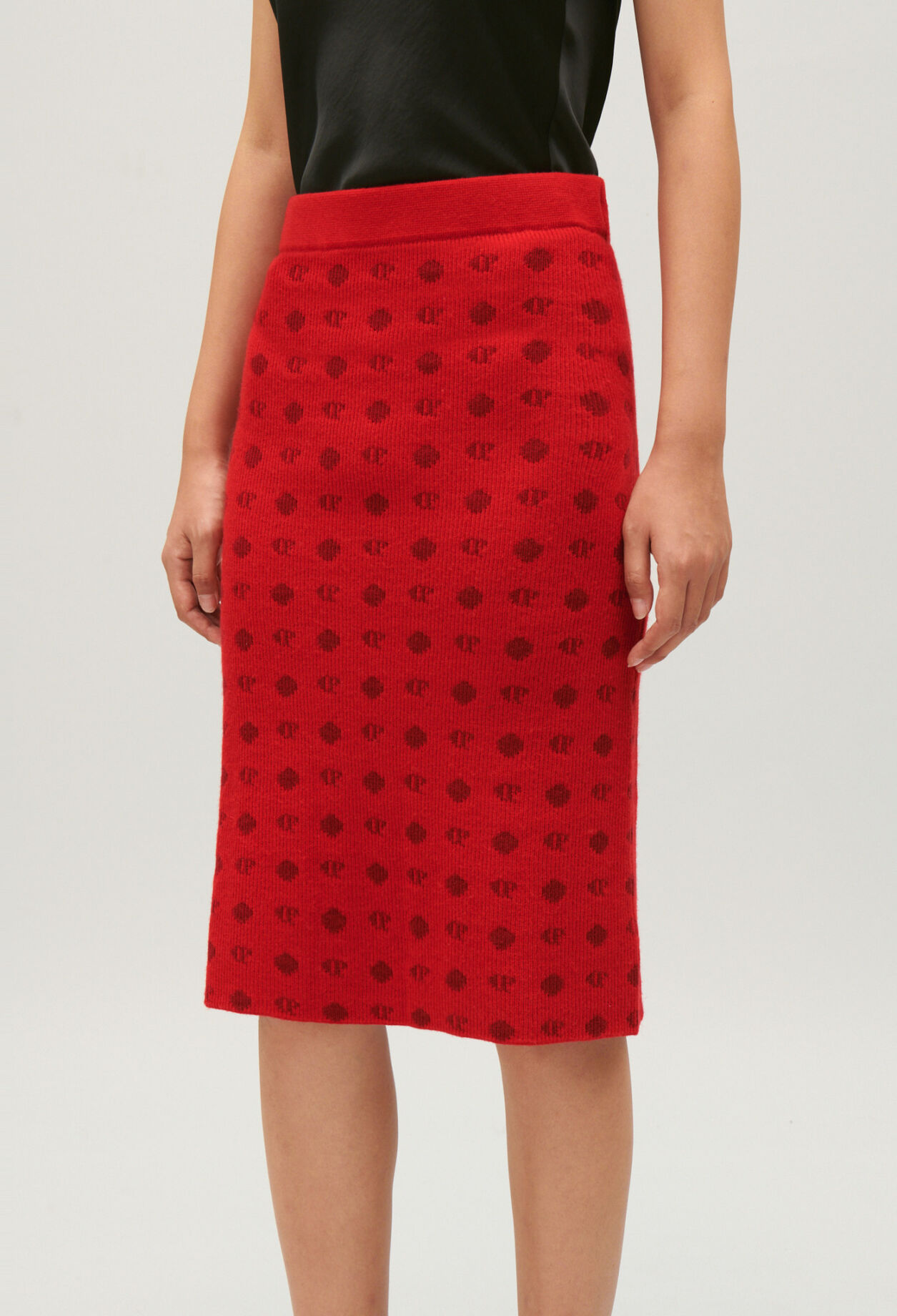 Mid-length red knit skirt