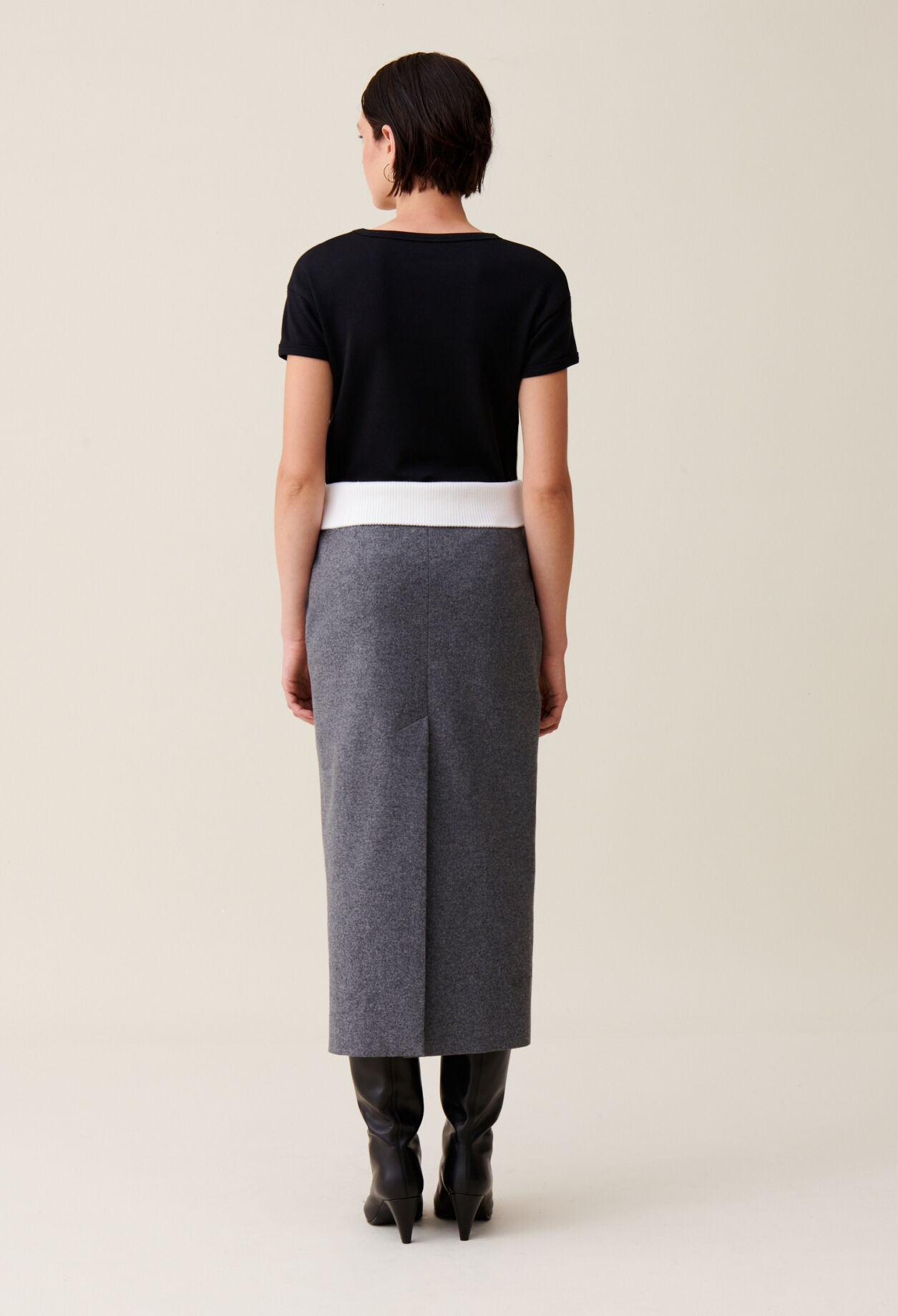Grey pencil skirt