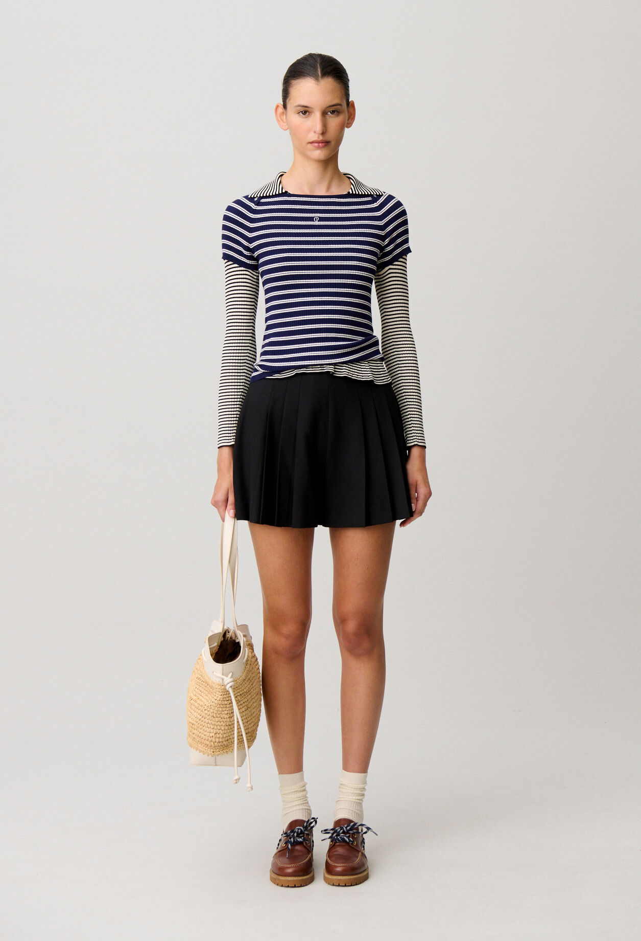 Black pleated short