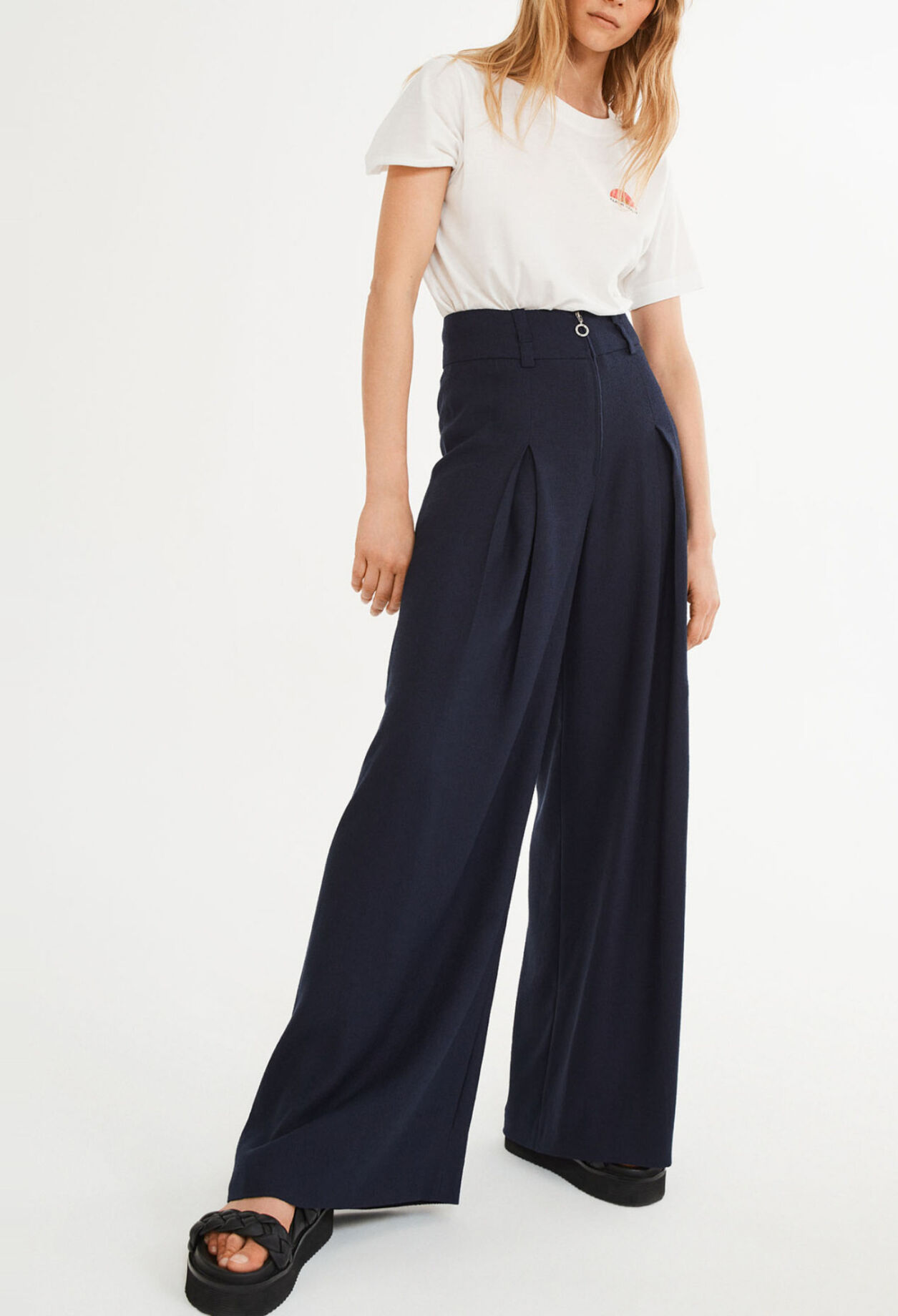 Long trousers with rope belt