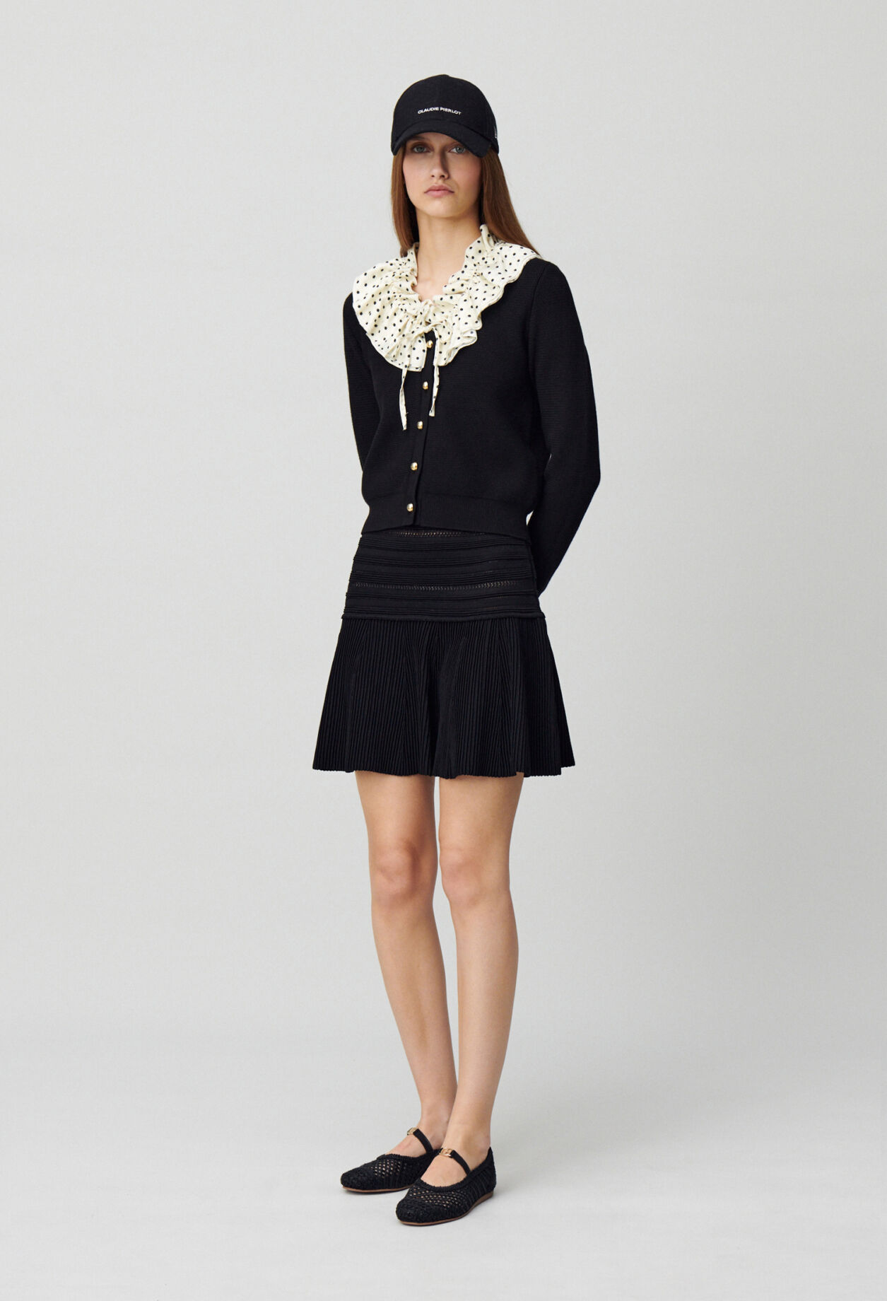 Short fine-knit skirt