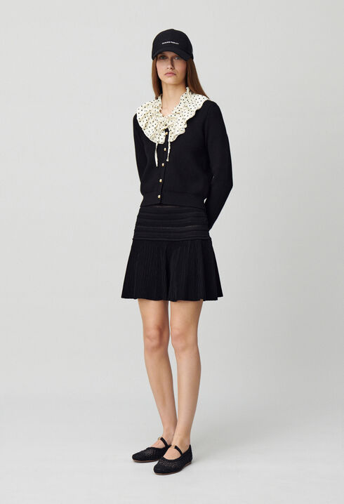Short fine-knit skirt