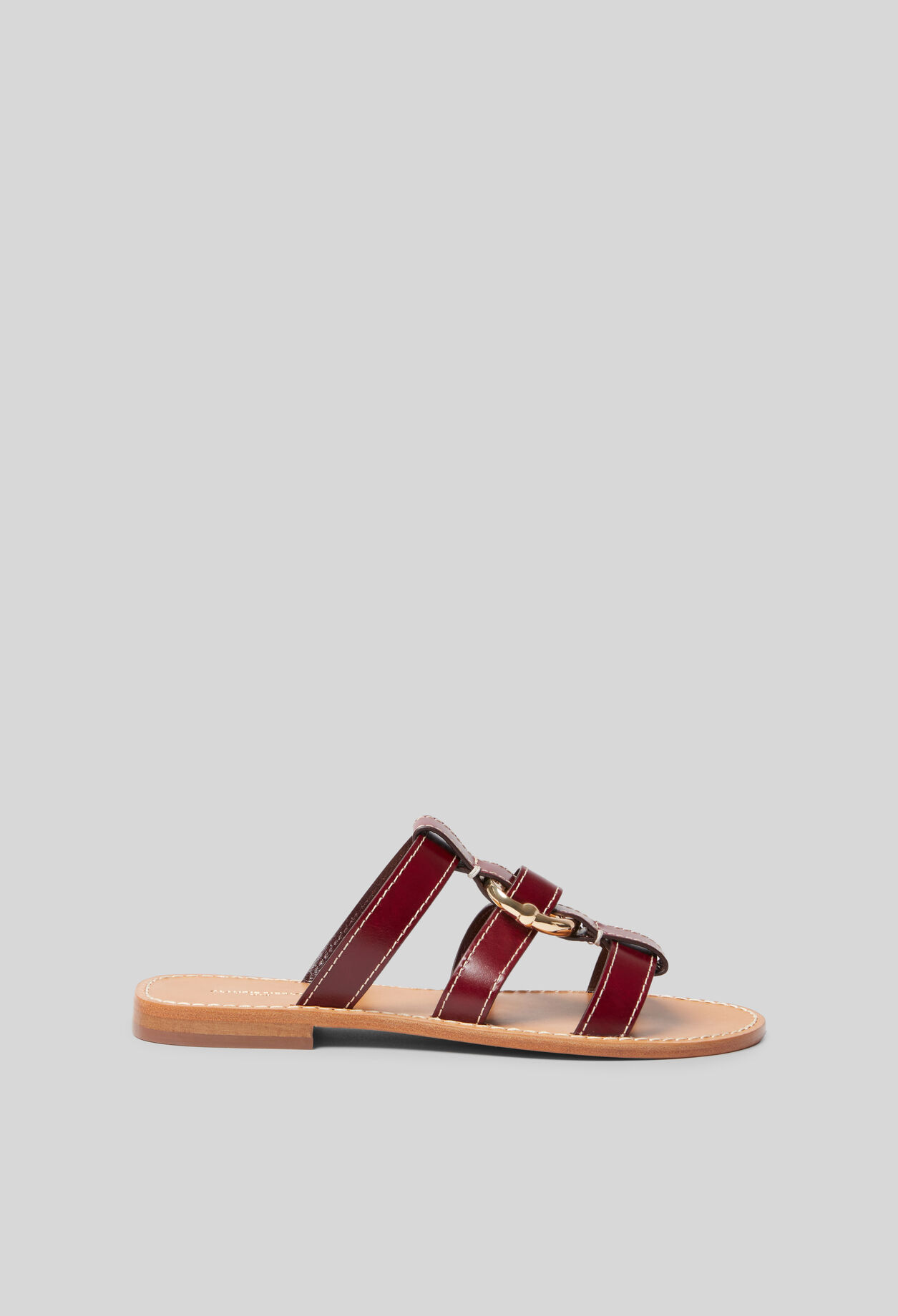 Strappy sandals with ring