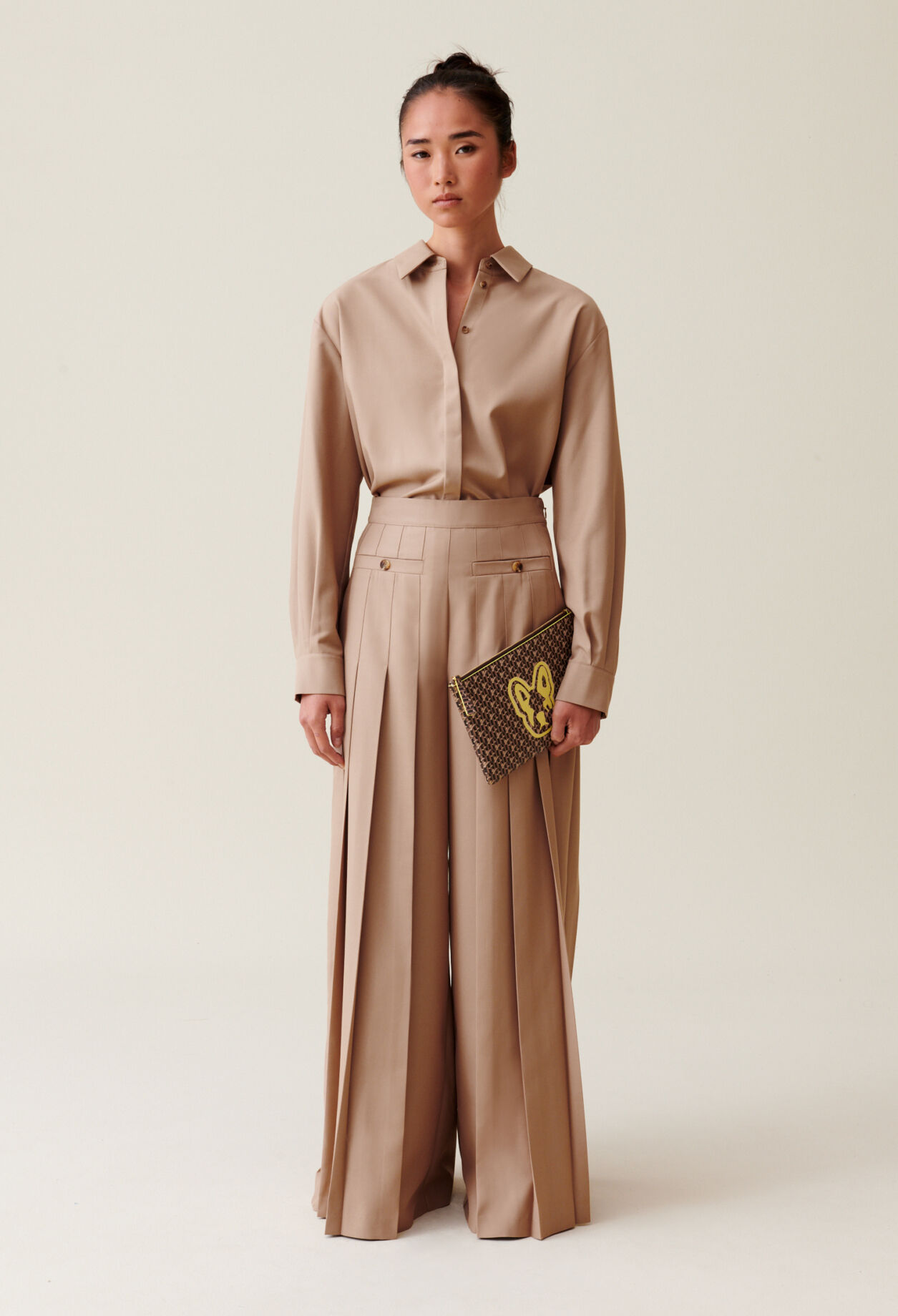 Beige pleated pants discount