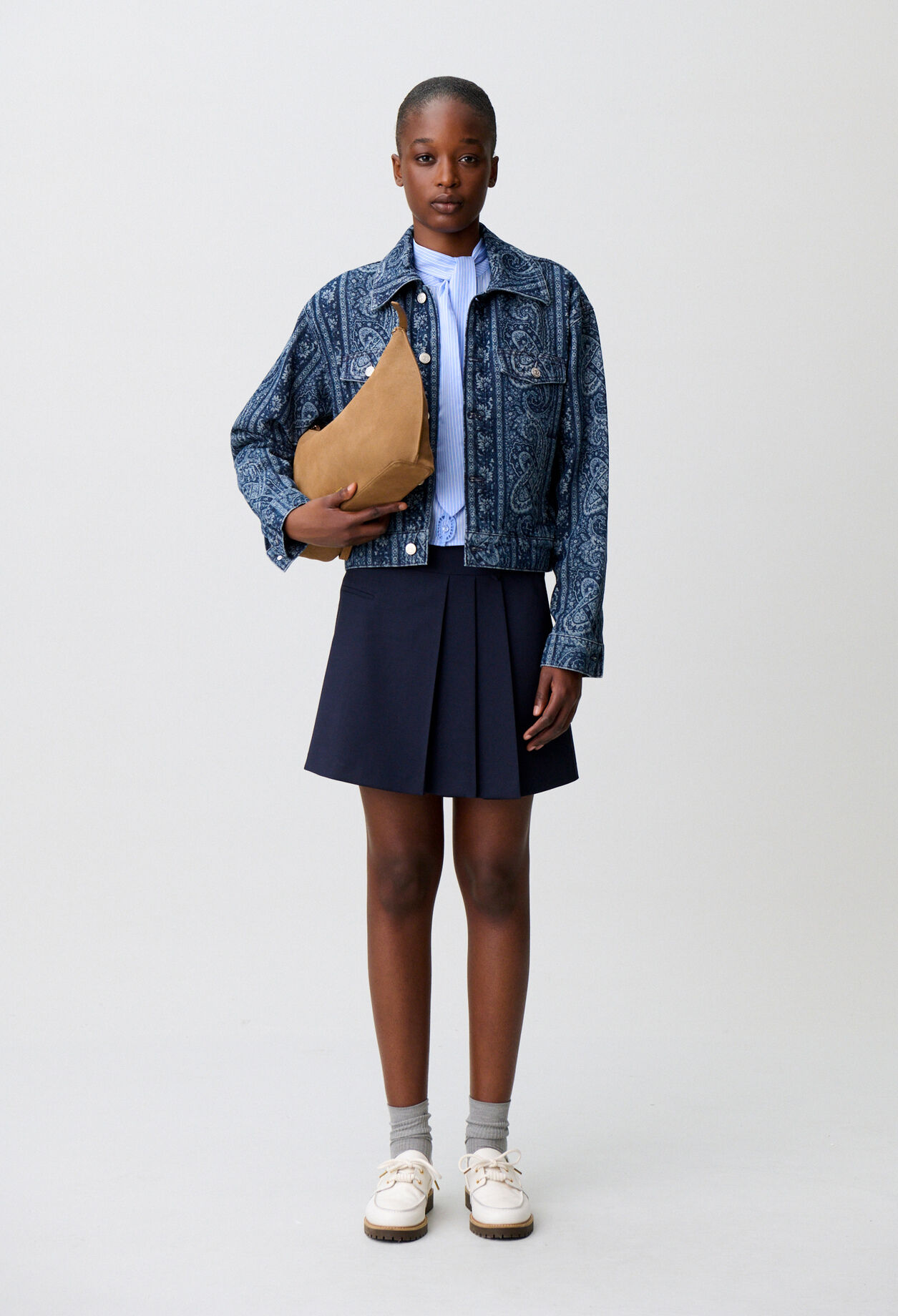 Short wool blend skirt