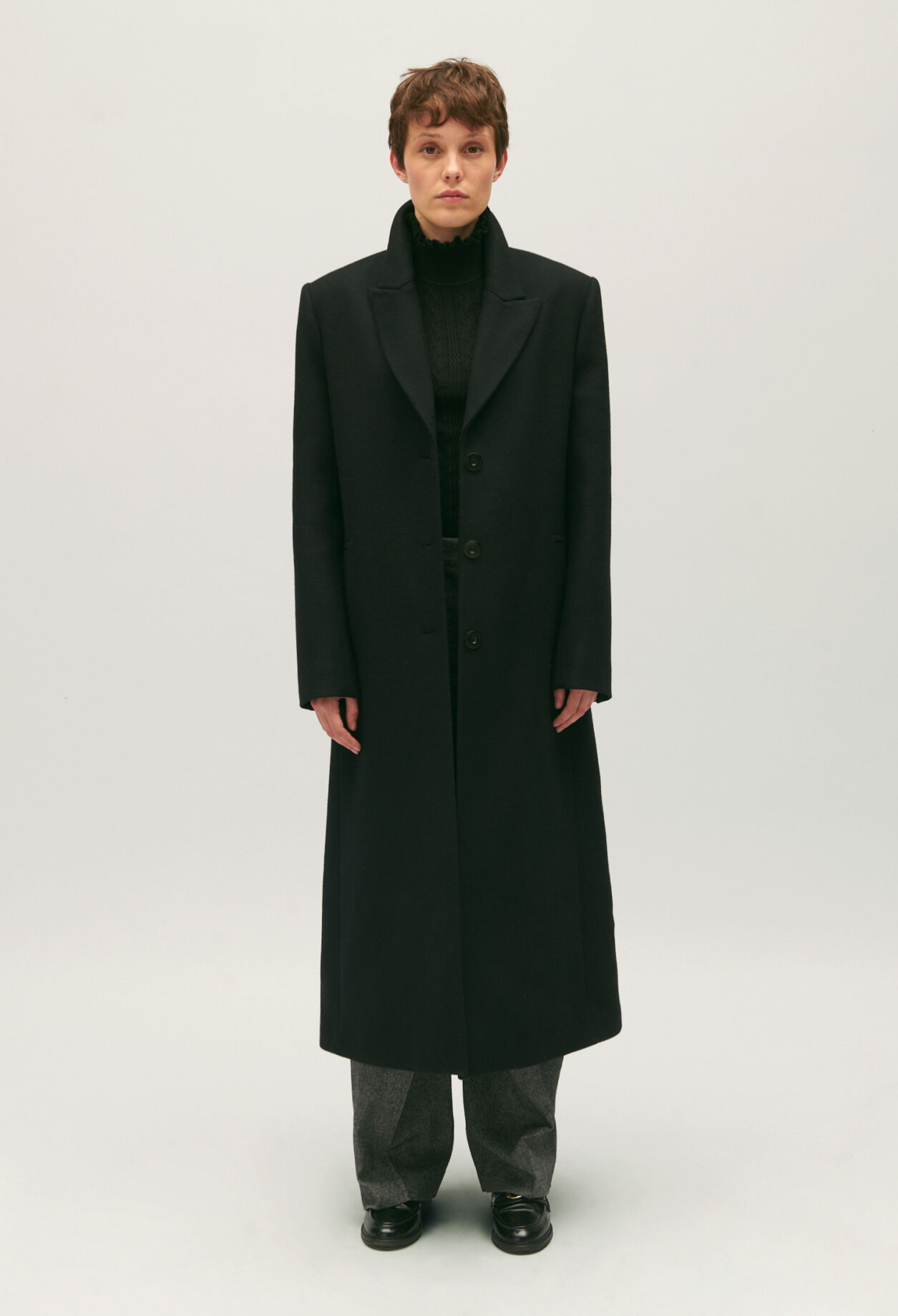 Mid-length straight coat