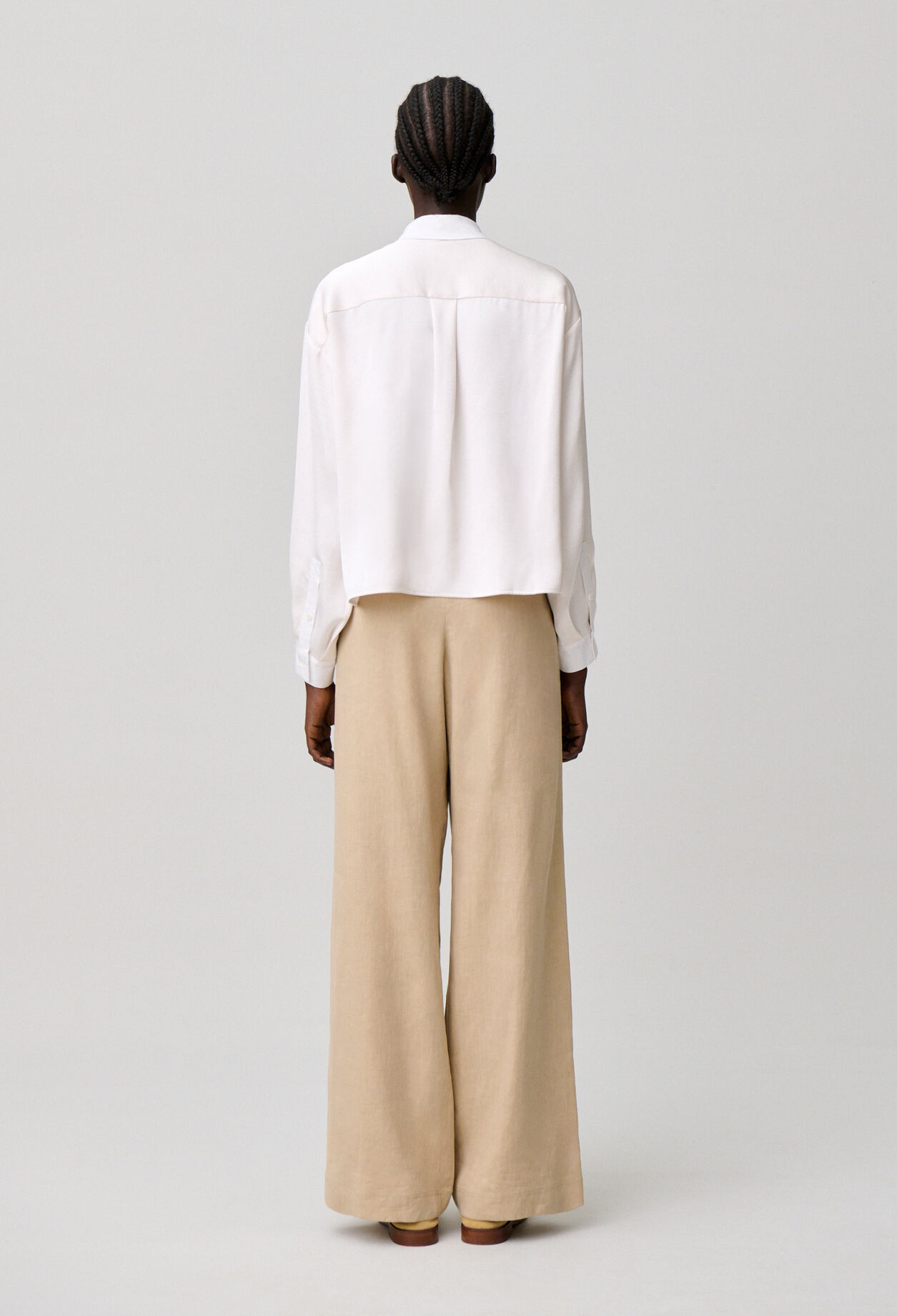 Shirt with collar details