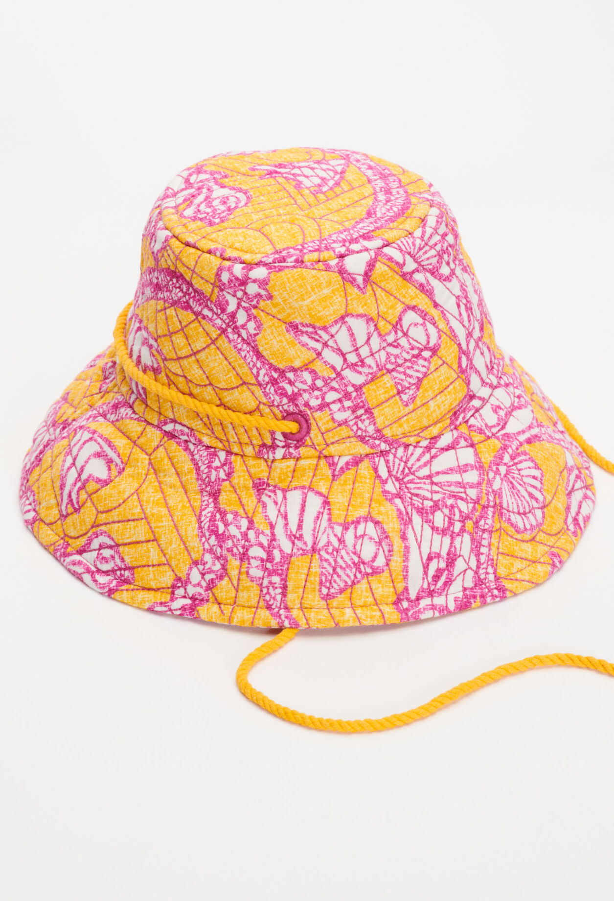 Bucket hat with patterns