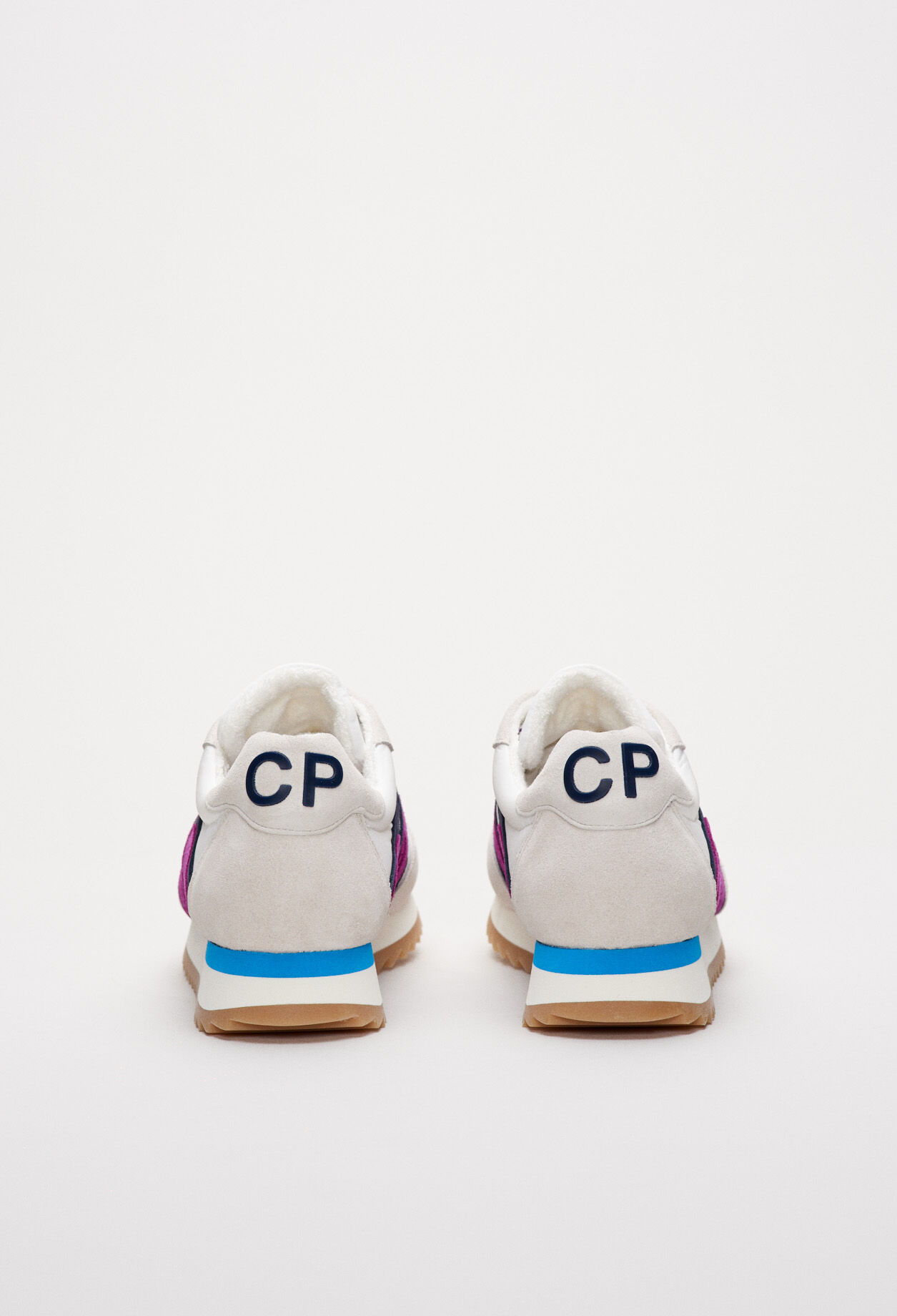 Classic lace-up trainer