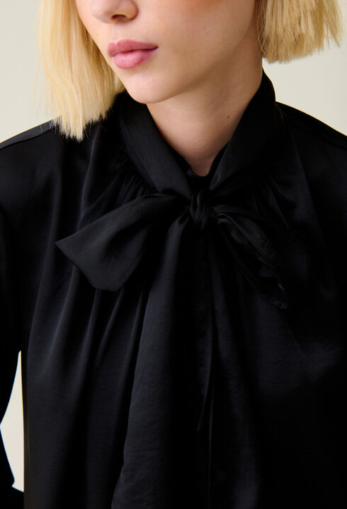 Flowing dress with black bow collar