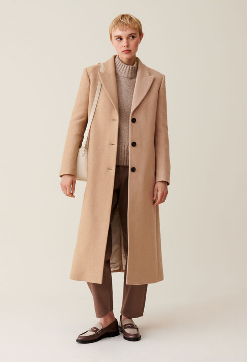 Mid-length straight coat