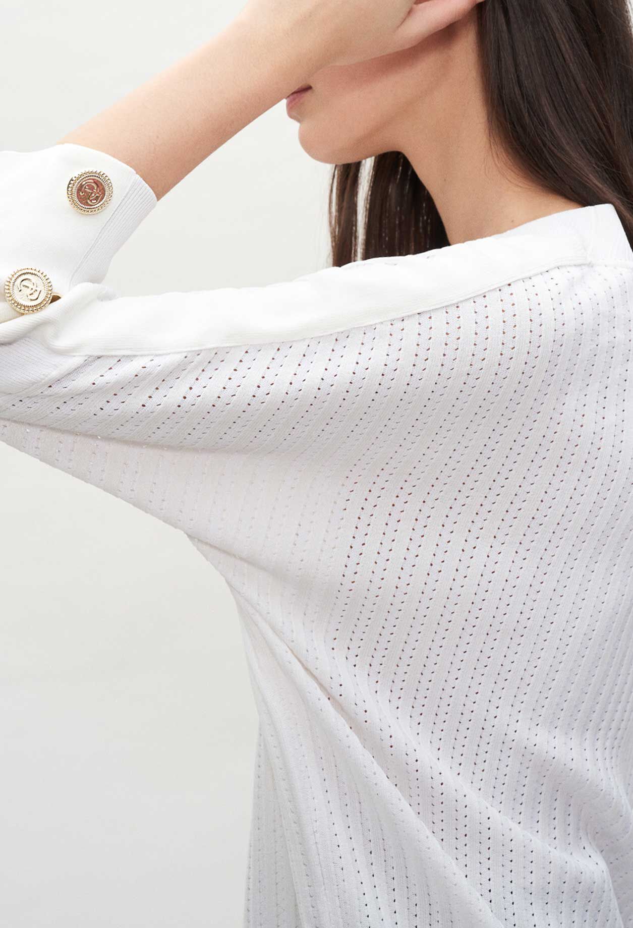 Buttoned jumper with mid-length sleeves