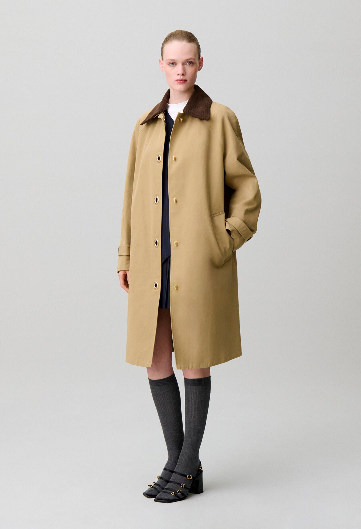 Removable velvet collar trench