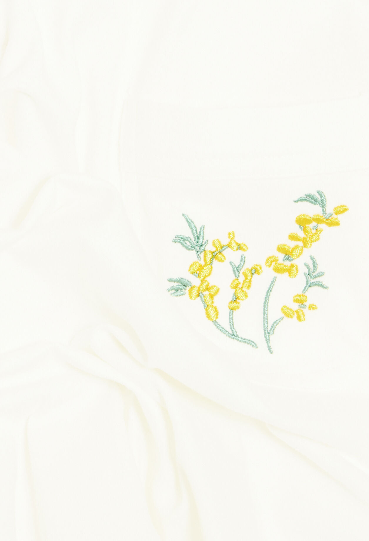 White T-shirt with embroidered pocket