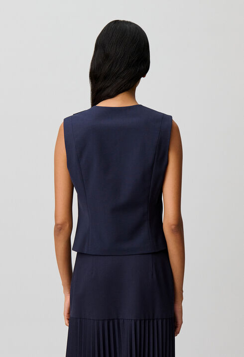 Fitted sleeveless top