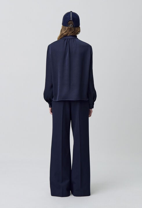 Flowy blouse with lavallière collar