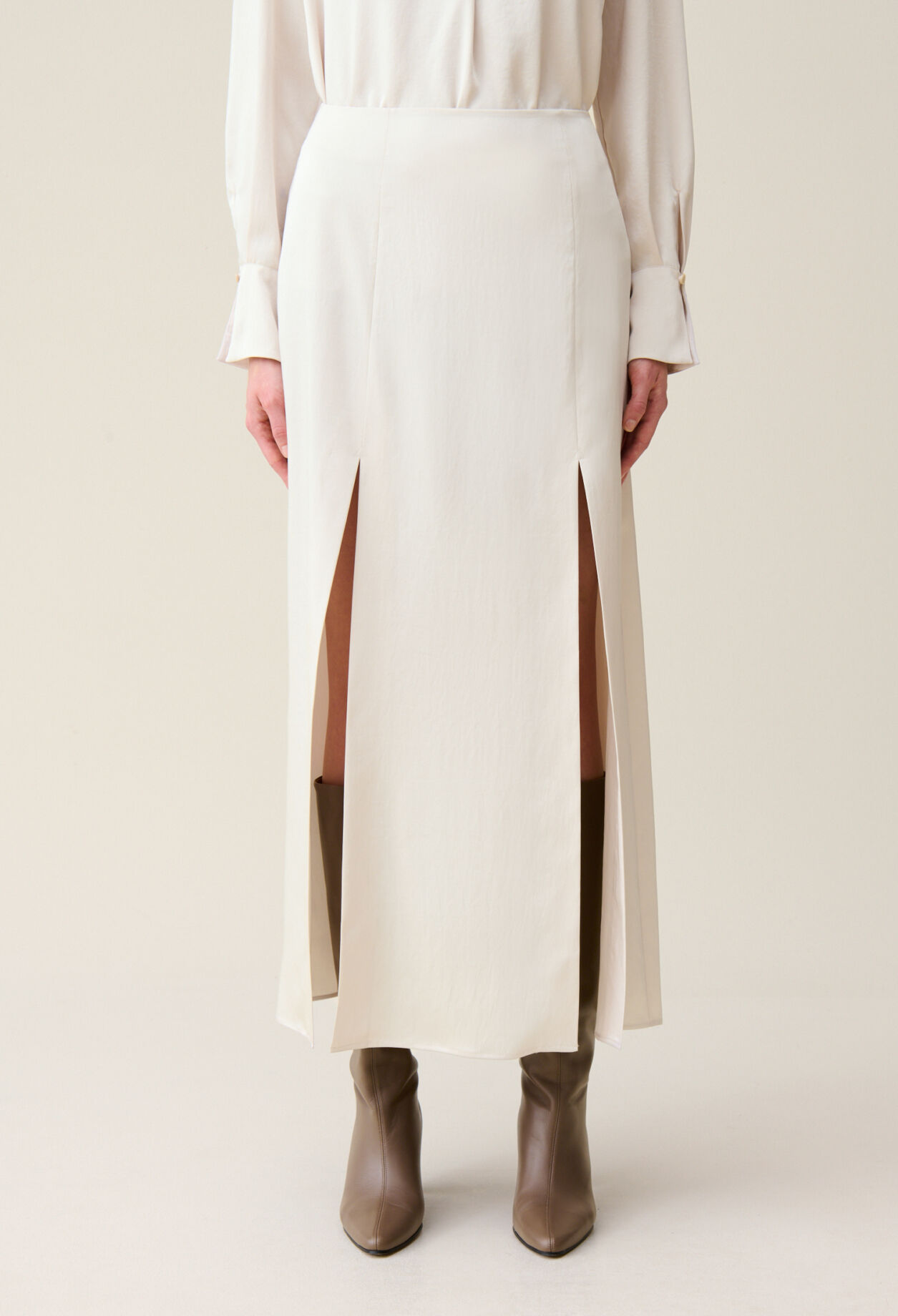 Flowy pleated maxi skirt 2025