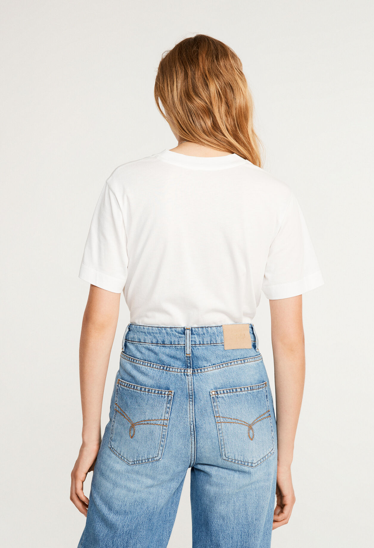 White short-sleeved T-shirt