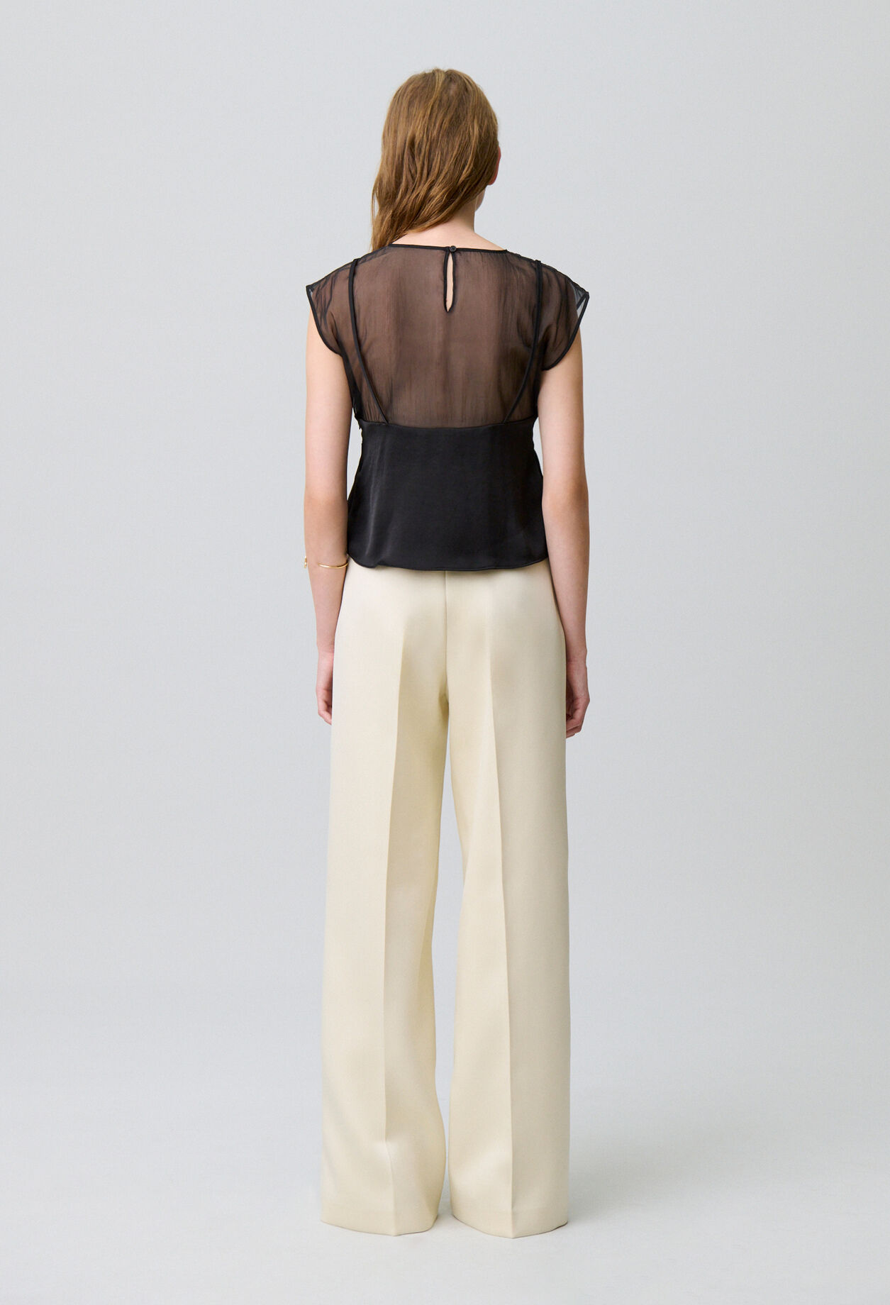 Fluid top with lace details