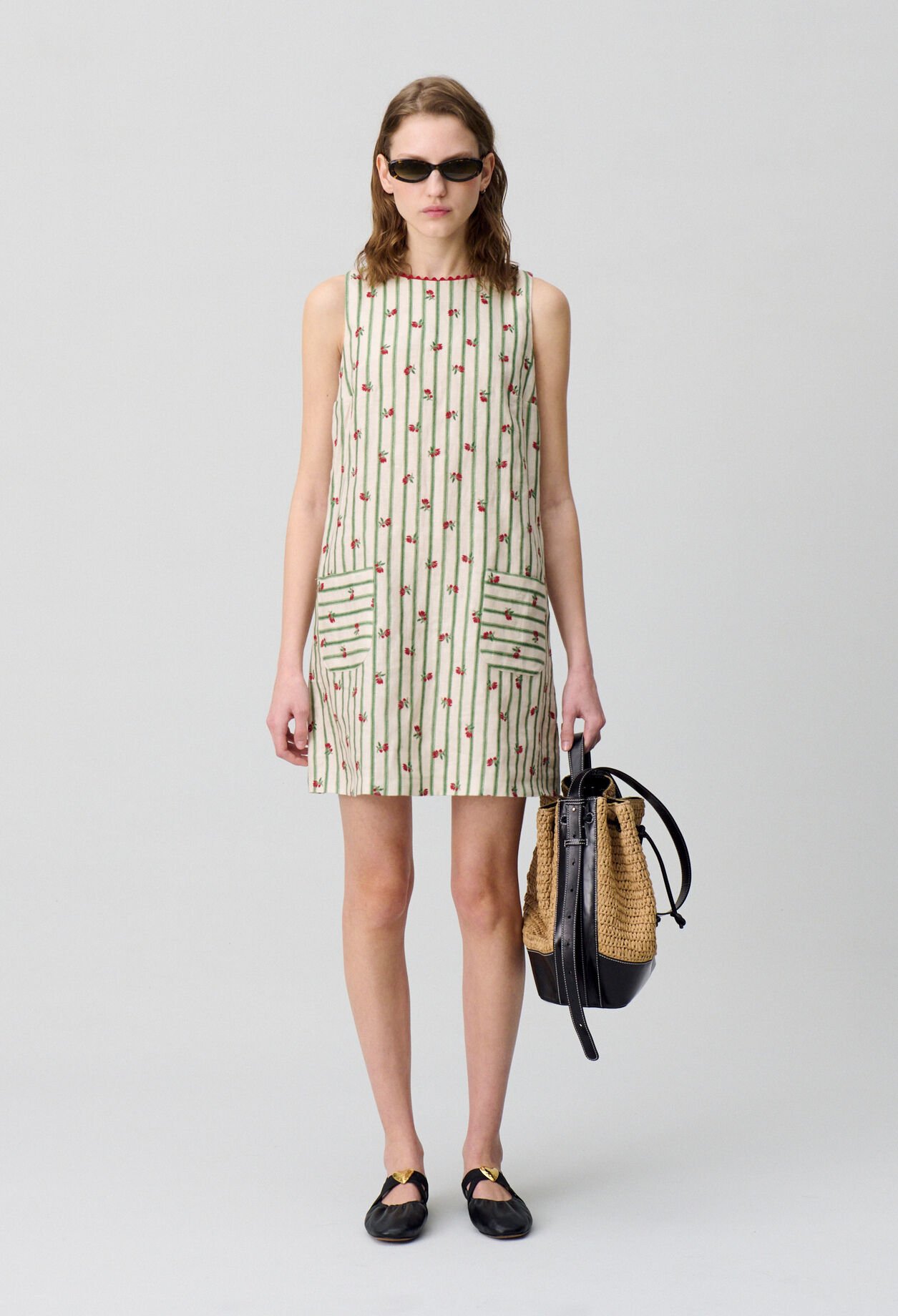 Sleeveless short dress