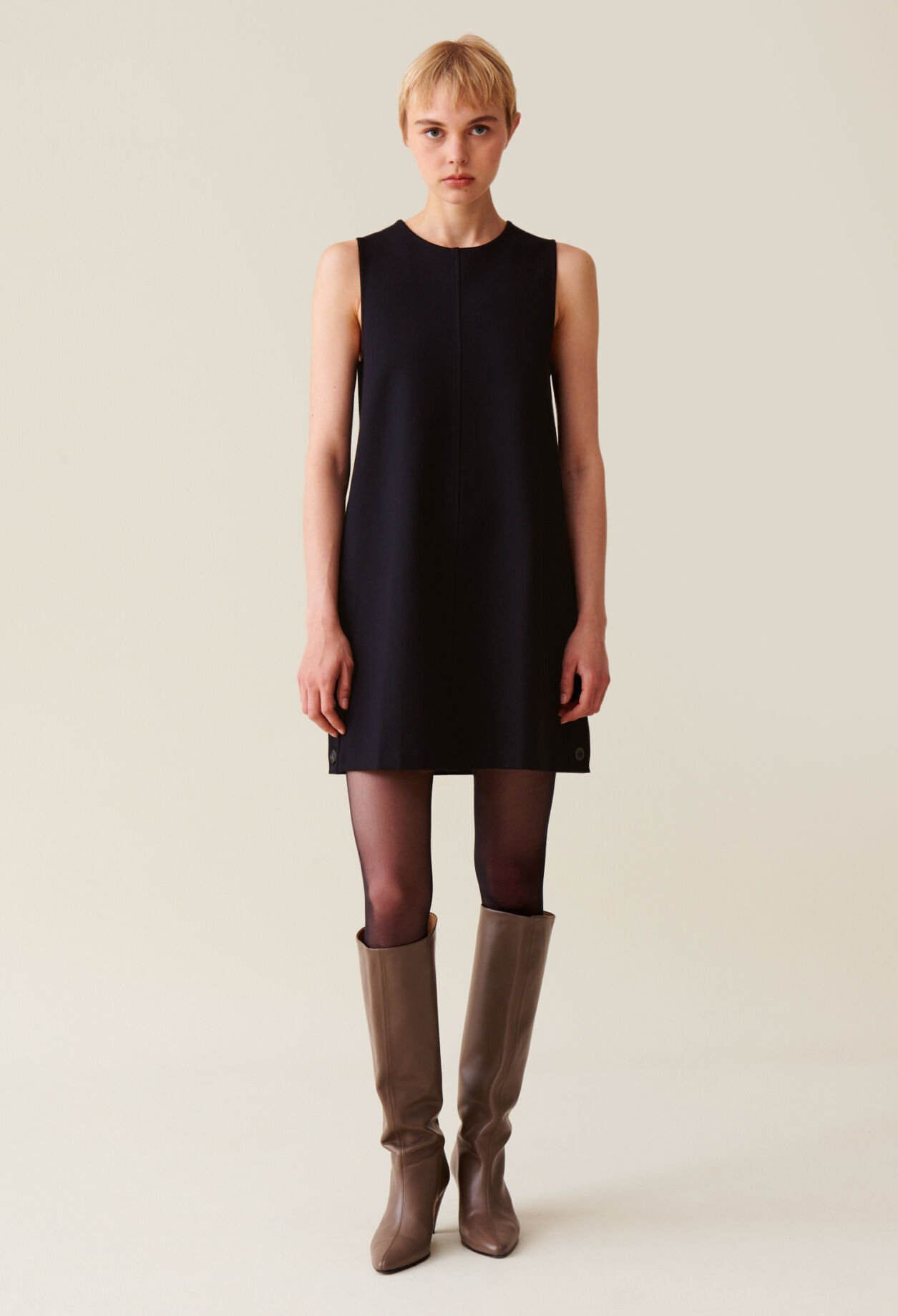 Sleeveless short dress