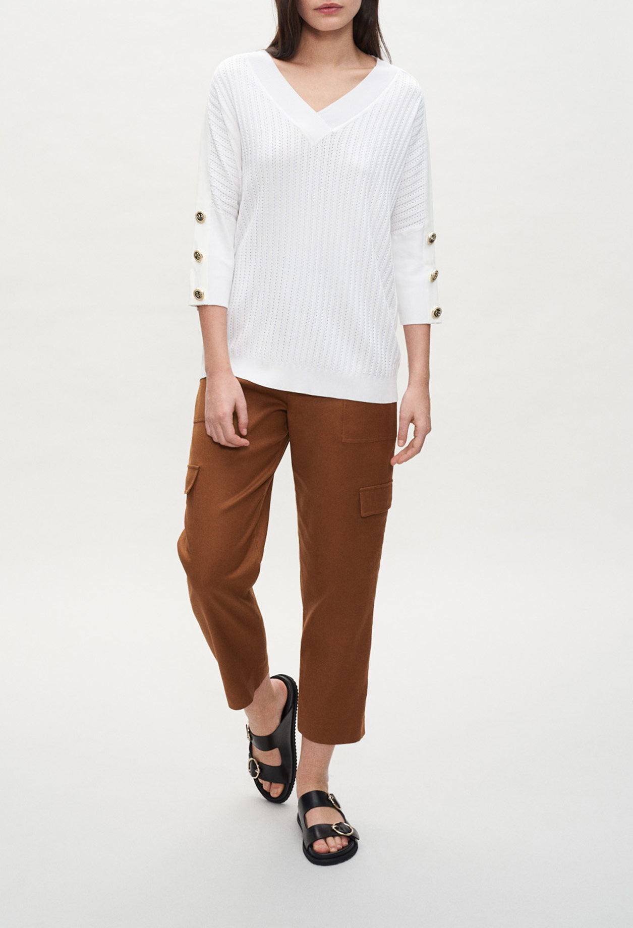 Buttoned jumper with mid-length sleeves