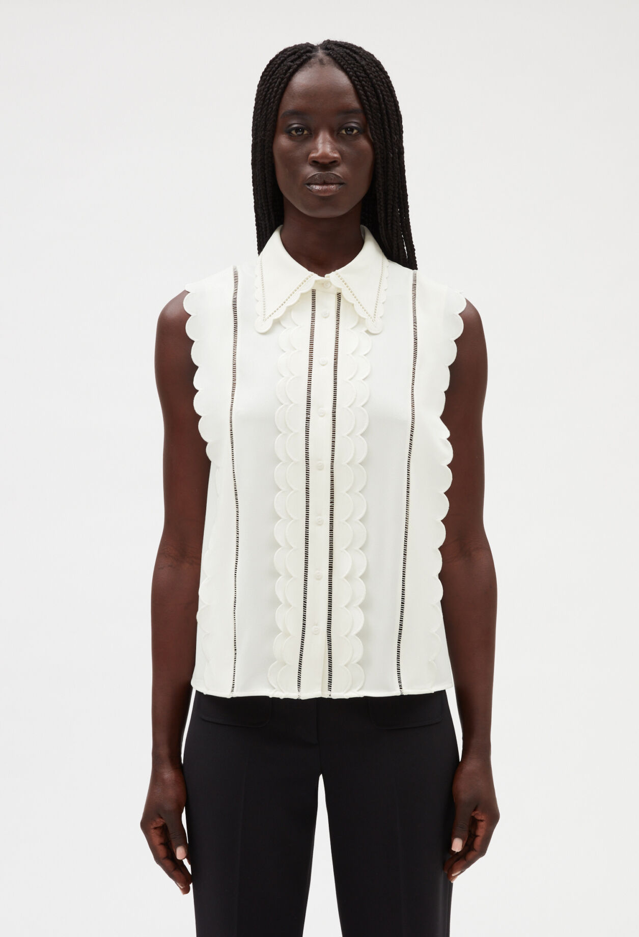 Sleeveless scalloped shirt