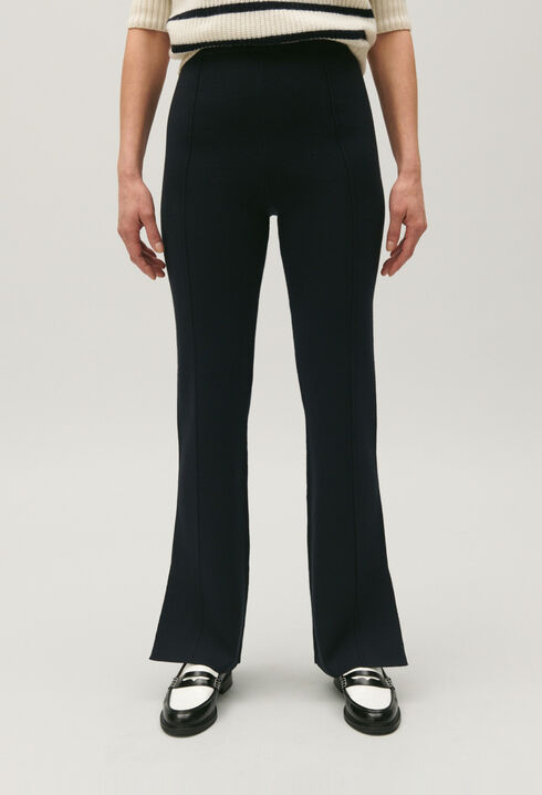Straight cut trousers slits