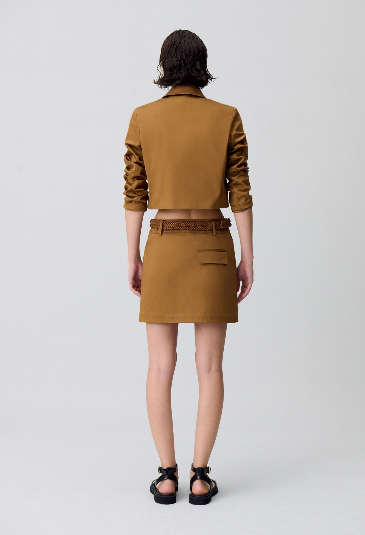 Short blazer with notched lapels