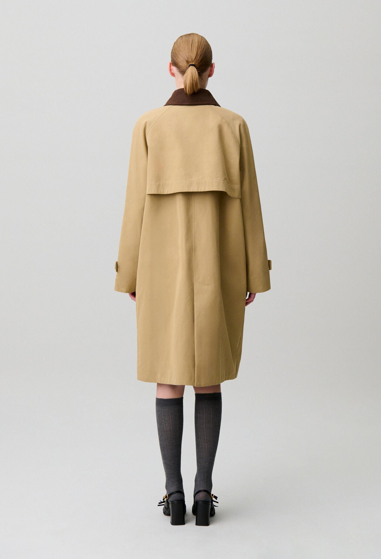 Removable velvet collar trench