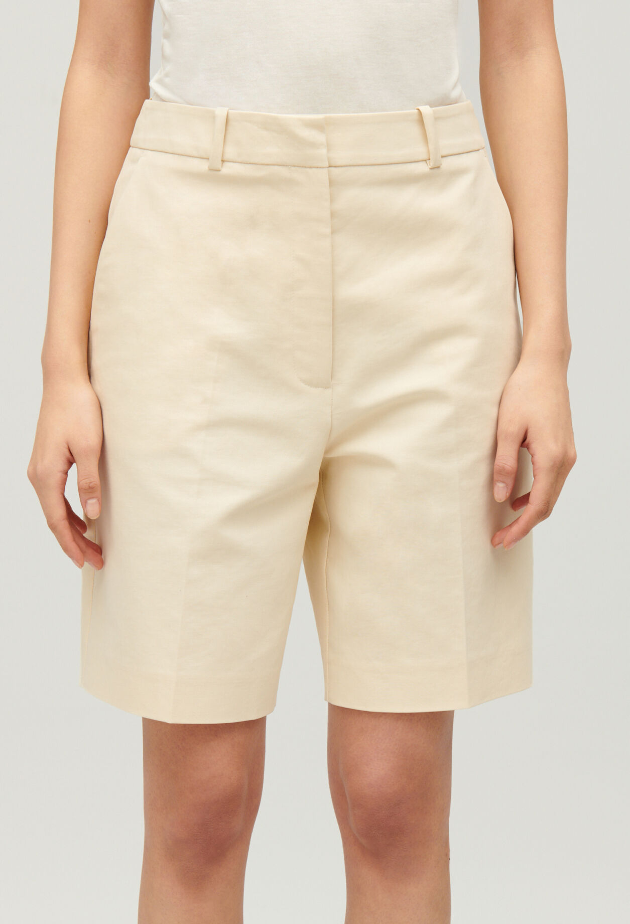 Pale beige cotton Bermuda shorts