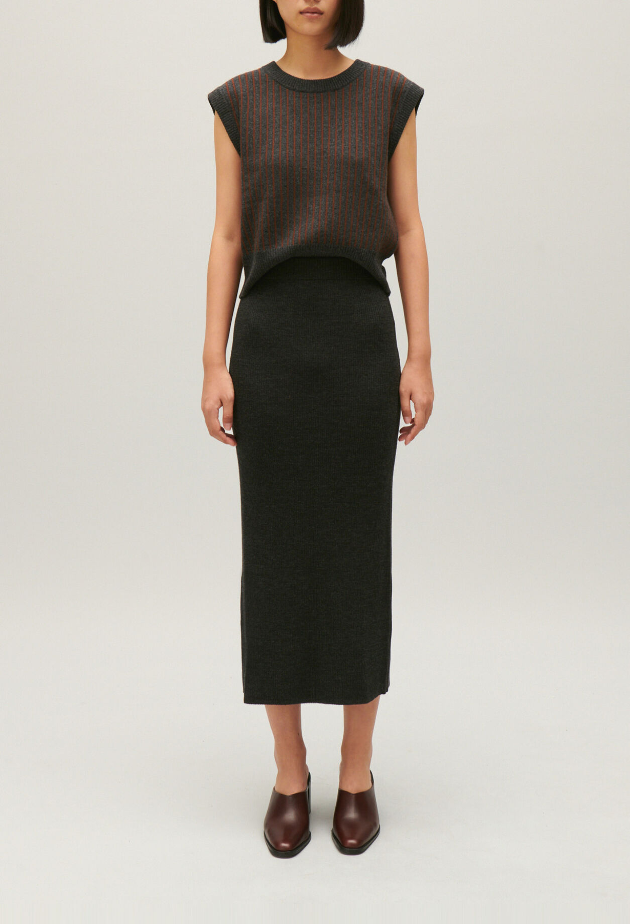 Sleeveless stripy knit jumper