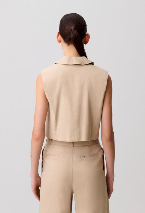 Short tailored linen jacket