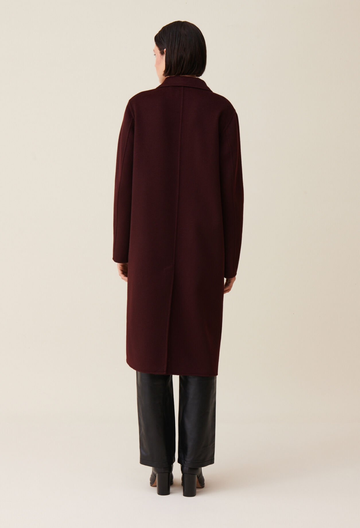 Long straight Bordeaux coat