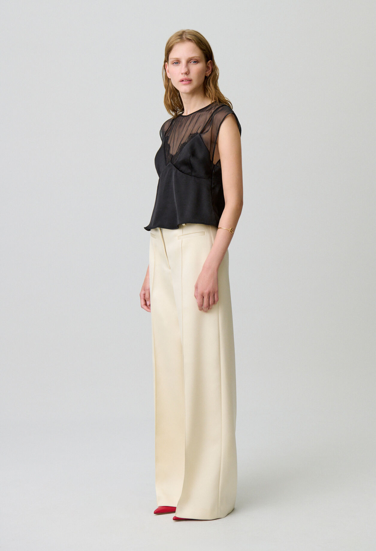 Fluid top with lace details